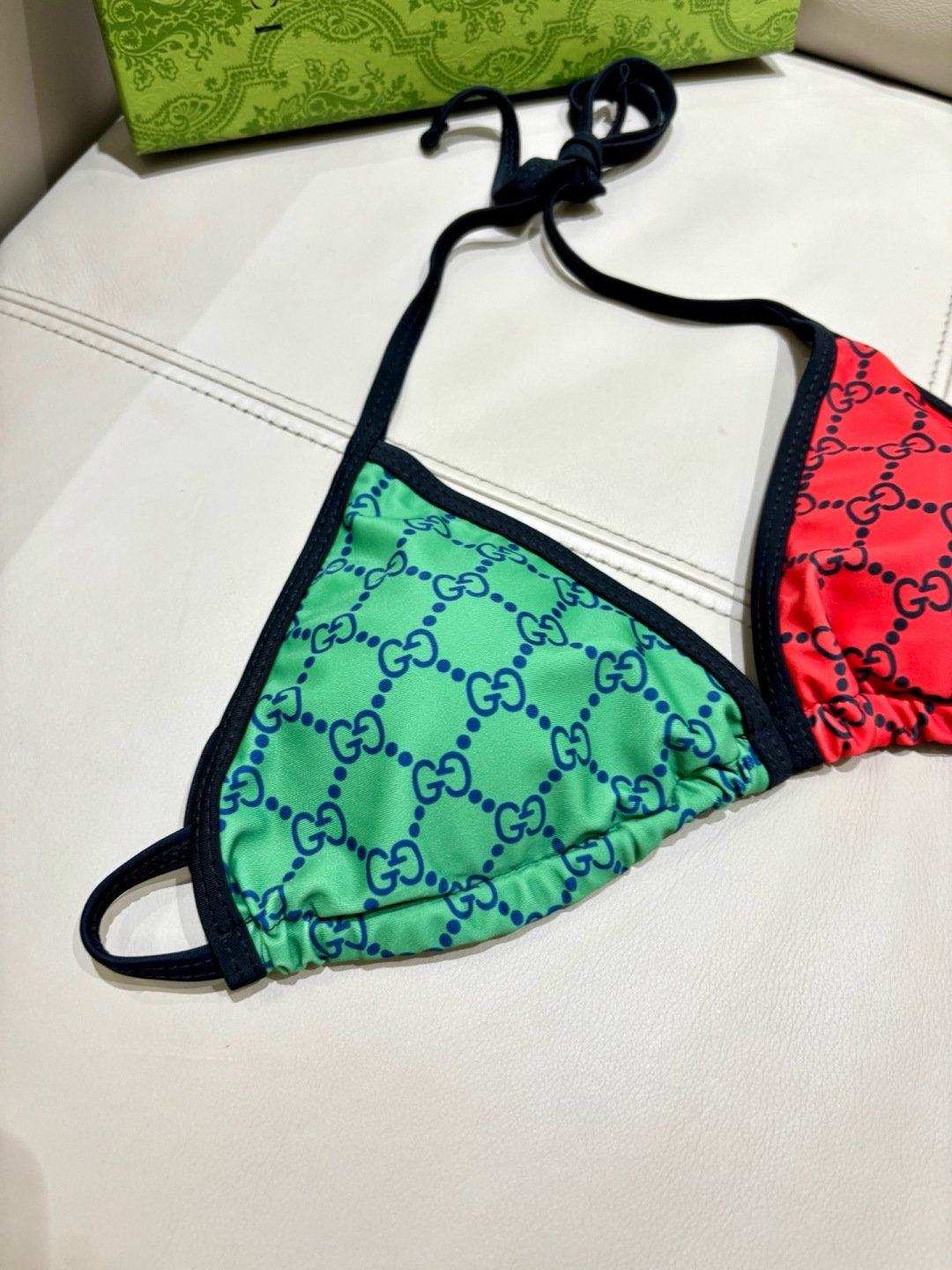 Gucci新款比基尼 简单大气 适合多种场景的游泳衣🏊‍♀️海边 游泳池 温泉 水上乐园 漂流都可以😌内