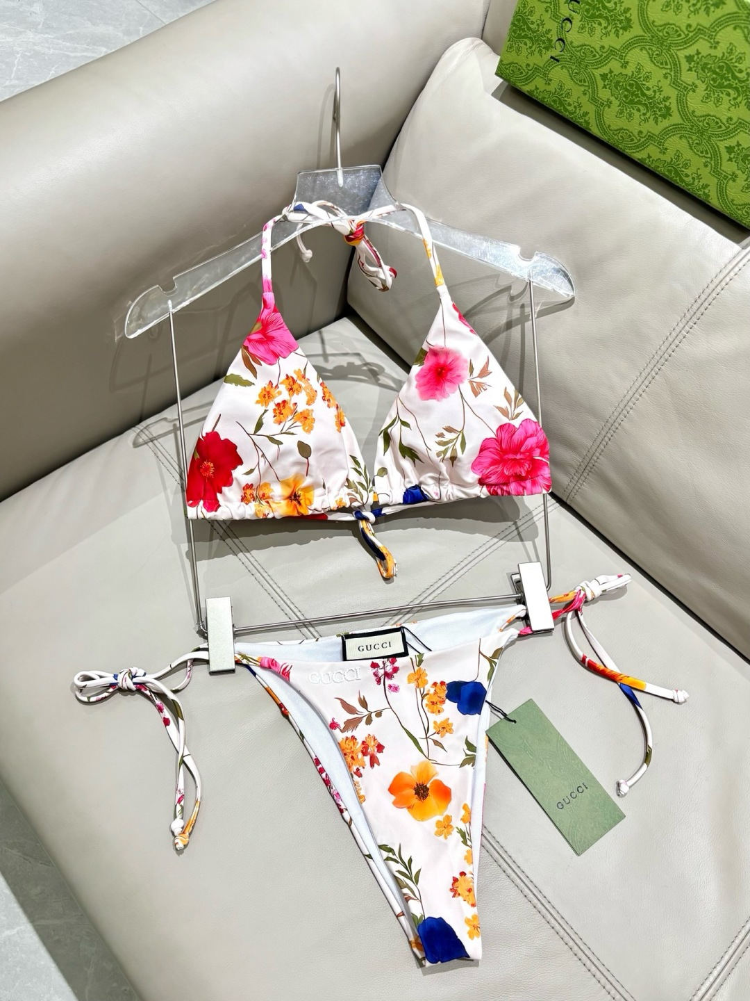 Gucci新款比基尼➕披纱长袖 👙❤️😍🥰适合多种场景的游泳衣🏊‍♀️海边 游泳池 温泉 水上乐园 漂流