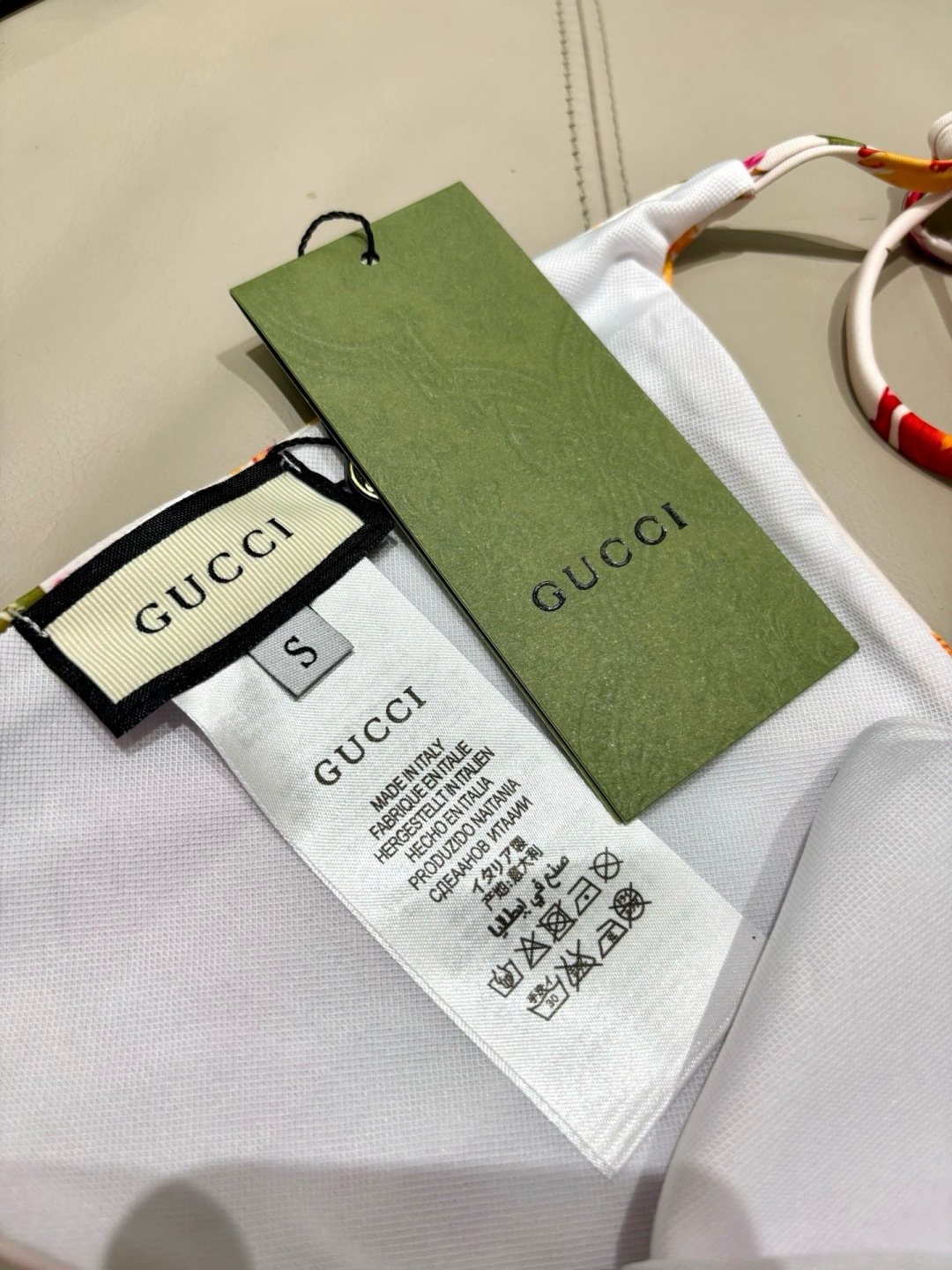 Gucci新款比基尼➕披纱长袖 👙❤️😍🥰适合多种场景的游泳衣🏊‍♀️海边 游泳池 温泉 水上乐园 漂流