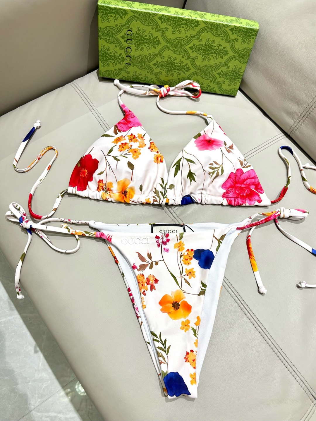 Gucci新款比基尼➕披纱长袖 👙❤️😍🥰适合多种场景的游泳衣🏊‍♀️海边 游泳池 温泉 水上乐园 漂流