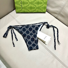 Gucci比基尼😍🥰适合多种场景的游泳衣🏊♀️海边 游泳池 温泉 水上乐园 漂流都可以😌内搭也完全可以 Gucci比基尼😍🥰适合多种场景的游泳衣🏊♀️海边 游泳池 温泉 水上乐园 漂流都可以😌内搭也完全可以
