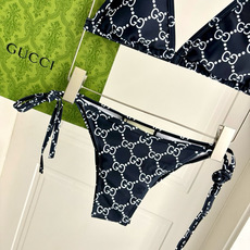 Gucci比基尼😍🥰适合多种场景的游泳衣🏊♀️海边 游泳池 温泉 水上乐园 漂流都可以😌内搭也完全可以 Gucci比基尼😍🥰适合多种场景的游泳衣🏊♀️海边 游泳池 温泉 水上乐园 漂流都可以😌内搭也完全可以