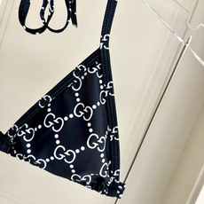 Gucci比基尼😍🥰适合多种场景的游泳衣🏊♀️海边 游泳池 温泉 水上乐园 漂流都可以😌内搭也完全可以 Gucci比基尼😍🥰适合多种场景的游泳衣🏊♀️海边 游泳池 温泉 水上乐园 漂流都可以😌内搭也完全可以
