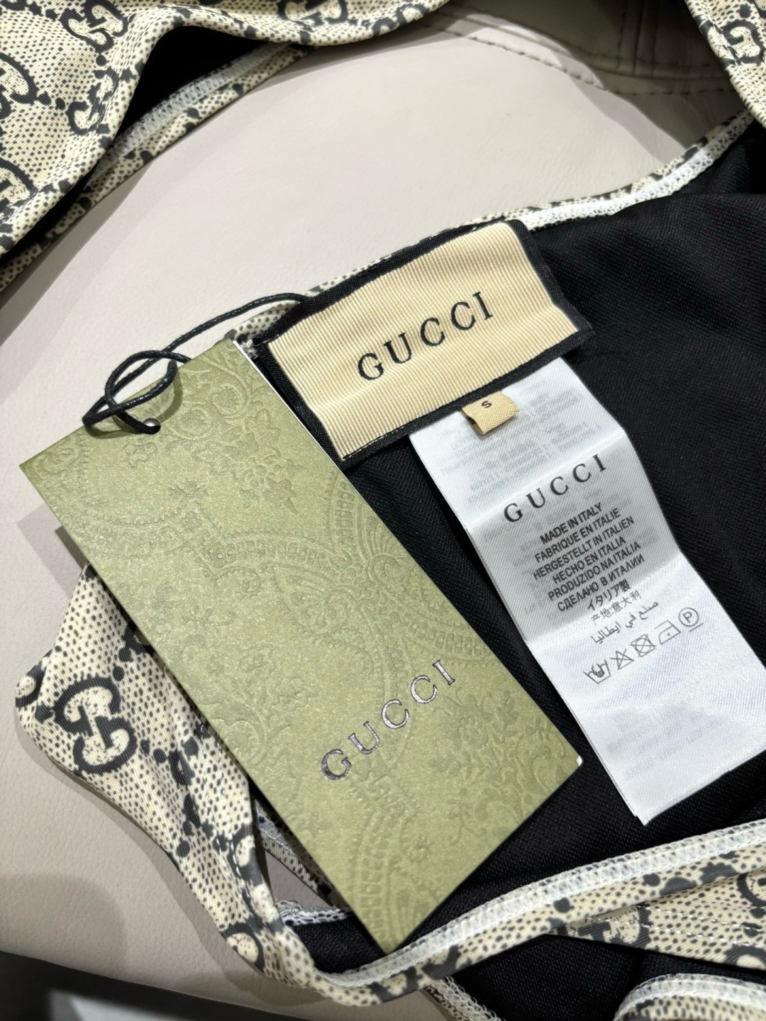 Gucci新款连体泳衣 简单大气 适合多种场景的游泳衣🏊‍♀️海边 游泳池 温泉 水上乐园 漂流都可以😌