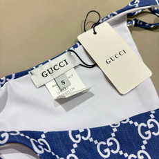 Gucci比基尼😍🥰适合多种场景的游泳衣🏊♀️海边 游泳池 温泉 水上乐园 漂流都可以😌内搭也完全可以 Gucci比基尼😍🥰适合多种场景的游泳衣🏊♀️海边 游泳池 温泉 水上乐园 漂流都可以😌内搭也完全可以