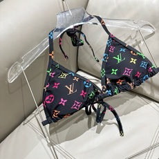 Lv比基尼😍🥰适合多种场景的游泳衣🏊♀️海边 游泳池 温泉 水上乐园 漂流都可以😌内搭也完全可以 连体 Lv比基尼😍🥰适合多种场景的游泳衣🏊♀️海边 游泳池 温泉 水上乐园 漂流都可以😌内搭也完全可以 连体