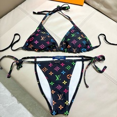 Lv比基尼😍🥰适合多种场景的游泳衣🏊♀️海边 游泳池 温泉 水上乐园 漂流都可以😌内搭也完全可以 连体 Lv比基尼😍🥰适合多种场景的游泳衣🏊♀️海边 游泳池 温泉 水上乐园 漂流都可以😌内搭也完全可以 连体