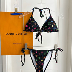 Lv比基尼😍🥰适合多种场景的游泳衣🏊♀️海边 游泳池 温泉 水上乐园 漂流都可以😌内搭也完全可以 连体 Lv比基尼😍🥰适合多种场景的游泳衣🏊♀️海边 游泳池 温泉 水上乐园 漂流都可以😌内搭也完全可以 连体