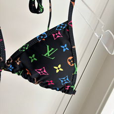 Lv比基尼😍🥰适合多种场景的游泳衣🏊♀️海边 游泳池 温泉 水上乐园 漂流都可以😌内搭也完全可以 连体 Lv比基尼😍🥰适合多种场景的游泳衣🏊♀️海边 游泳池 温泉 水上乐园 漂流都可以😌内搭也完全可以 连体