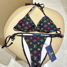Lv比基尼😍🥰适合多种场景的游泳衣🏊♀️海边 游泳池 温泉 水上乐园 漂流都可以😌内搭也完全可以 连体 Lv比基尼😍🥰适合多种场景的游泳衣🏊♀️海边 游泳池 温泉 水上乐园 漂流都可以😌内搭也完全可以 连体