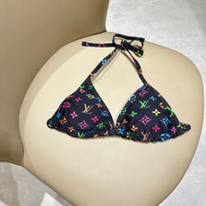 Lv比基尼😍🥰适合多种场景的游泳衣🏊♀️海边 游泳池 温泉 水上乐园 漂流都可以😌内搭也完全可以 连体 Lv比基尼😍🥰适合多种场景的游泳衣🏊♀️海边 游泳池 温泉 水上乐园 漂流都可以😌内搭也完全可以 连体
