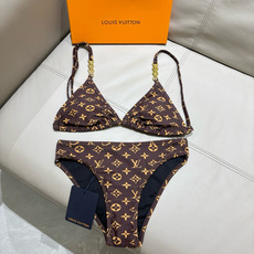Lv比基尼😍🥰适合多种场景的游泳衣🏊♀️海边 游泳池 温泉 水上乐园 漂流都可以😌内搭也完全可以 连体 Lv比基尼😍🥰适合多种场景的游泳衣🏊♀️海边 游泳池 温泉 水上乐园 漂流都可以😌内搭也完全可以 连体