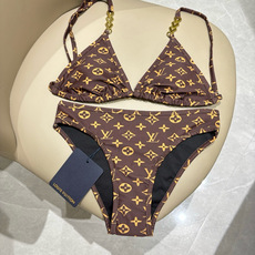 Lv比基尼😍🥰适合多种场景的游泳衣🏊♀️海边 游泳池 温泉 水上乐园 漂流都可以😌内搭也完全可以 连体 Lv比基尼😍🥰适合多种场景的游泳衣🏊♀️海边 游泳池 温泉 水上乐园 漂流都可以😌内搭也完全可以 连体