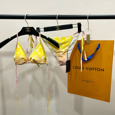 Lv比基尼👙➕纱裙😍🥰适合多种场景的游泳衣🏊♀️海边 游泳池 温泉 水上乐园 漂流都可以😌内搭也完全可 Lv比基尼👙➕纱裙😍🥰适合多种场景的游泳衣🏊♀️海边 游泳池 温泉 水上乐园 漂流都可以😌内搭也完全可