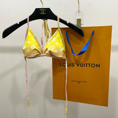 Lv比基尼👙➕纱裙😍🥰适合多种场景的游泳衣🏊♀️海边 游泳池 温泉 水上乐园 漂流都可以😌内搭也完全可 Lv比基尼👙➕纱裙😍🥰适合多种场景的游泳衣🏊♀️海边 游泳池 温泉 水上乐园 漂流都可以😌内搭也完全可