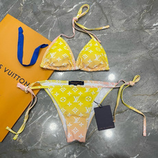 Lv比基尼👙➕纱裙😍🥰适合多种场景的游泳衣🏊♀️海边 游泳池 温泉 水上乐园 漂流都可以😌内搭也完全可 Lv比基尼👙➕纱裙😍🥰适合多种场景的游泳衣🏊♀️海边 游泳池 温泉 水上乐园 漂流都可以😌内搭也完全可