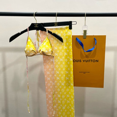Lv比基尼👙➕纱裙😍🥰适合多种场景的游泳衣🏊♀️海边 游泳池 温泉 水上乐园 漂流都可以😌内搭也完全可 Lv比基尼👙➕纱裙😍🥰适合多种场景的游泳衣🏊♀️海边 游泳池 温泉 水上乐园 漂流都可以😌内搭也完全可