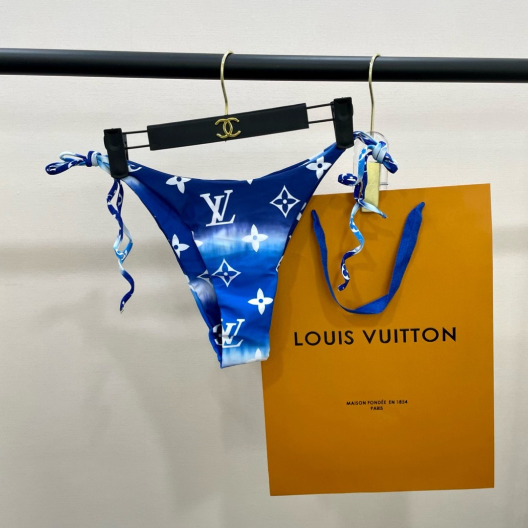 Lv比基尼😍🥰适合多种场景的游泳衣🏊‍♀️海边 游泳池 温泉 水上乐园 漂流都可以😌内搭也完全可以 连体