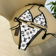 Lv比基尼😍🥰适合多种场景的游泳衣🏊♀️海边 游泳池 温泉 水上乐园 漂流都可以😌内搭也完全可以 连体 Lv比基尼😍🥰适合多种场景的游泳衣🏊♀️海边 游泳池 温泉 水上乐园 漂流都可以😌内搭也完全可以 连体