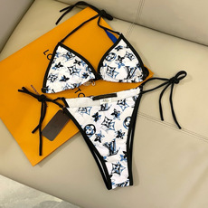 Lv比基尼😍🥰适合多种场景的游泳衣🏊♀️海边 游泳池 温泉 水上乐园 漂流都可以😌内搭也完全可以 连体 Lv比基尼😍🥰适合多种场景的游泳衣🏊♀️海边 游泳池 温泉 水上乐园 漂流都可以😌内搭也完全可以 连体