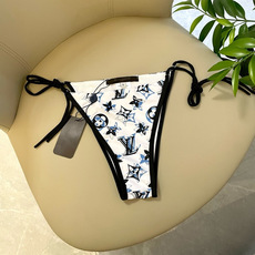Lv比基尼😍🥰适合多种场景的游泳衣🏊♀️海边 游泳池 温泉 水上乐园 漂流都可以😌内搭也完全可以 连体 Lv比基尼😍🥰适合多种场景的游泳衣🏊♀️海边 游泳池 温泉 水上乐园 漂流都可以😌内搭也完全可以 连体