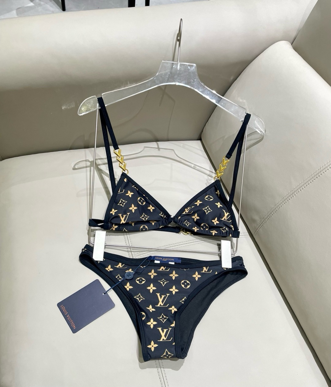 Lv比基尼😍🥰适合多种场景的游泳衣🏊‍♀️海边 游泳池 温泉 水上乐园 漂流都可以😌内搭也完全可以 连体