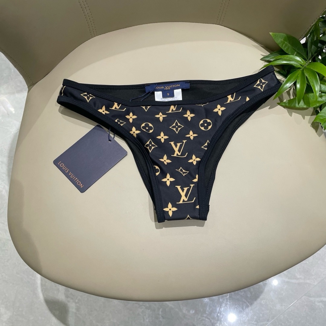 Lv比基尼😍🥰适合多种场景的游泳衣🏊‍♀️海边 游泳池 温泉 水上乐园 漂流都可以😌内搭也完全可以 连体
