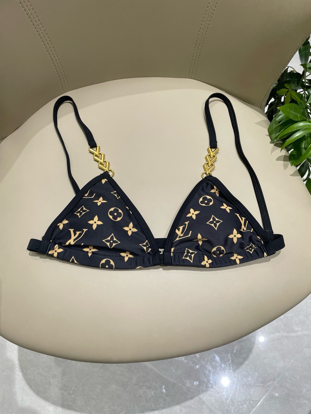 Lv比基尼😍🥰适合多种场景的游泳衣🏊‍♀️海边 游泳池 温泉 水上乐园 漂流都可以😌内搭也完全可以 连体
