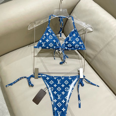 Lv比基尼😍🥰适合多种场景的游泳衣🏊♀️海边 游泳池 温泉 水上乐园 漂流都可以😌内搭也完全可以 连体 Lv比基尼😍🥰适合多种场景的游泳衣🏊♀️海边 游泳池 温泉 水上乐园 漂流都可以😌内搭也完全可以 连体