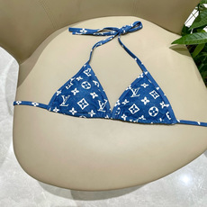 Lv比基尼😍🥰适合多种场景的游泳衣🏊♀️海边 游泳池 温泉 水上乐园 漂流都可以😌内搭也完全可以 连体 Lv比基尼😍🥰适合多种场景的游泳衣🏊♀️海边 游泳池 温泉 水上乐园 漂流都可以😌内搭也完全可以 连体