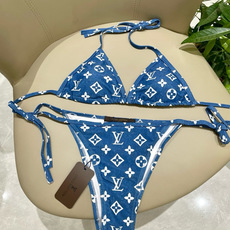 Lv比基尼😍🥰适合多种场景的游泳衣🏊♀️海边 游泳池 温泉 水上乐园 漂流都可以😌内搭也完全可以 连体 Lv比基尼😍🥰适合多种场景的游泳衣🏊♀️海边 游泳池 温泉 水上乐园 漂流都可以😌内搭也完全可以 连体