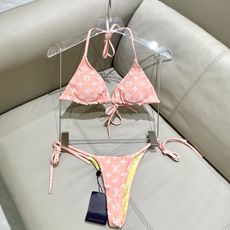 Lv比基尼😍🥰适合多种场景的游泳衣🏊♀️海边 游泳池 温泉 水上乐园 漂流都可以😌内搭也完全可以 连体 Lv比基尼😍🥰适合多种场景的游泳衣🏊♀️海边 游泳池 温泉 水上乐园 漂流都可以😌内搭也完全可以 连体