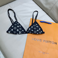 Lv比基尼😍🥰适合多种场景的游泳衣🏊♀️海边 游泳池 温泉 水上乐园 漂流都可以😌内搭也完全可以 连体 Lv比基尼😍🥰适合多种场景的游泳衣🏊♀️海边 游泳池 温泉 水上乐园 漂流都可以😌内搭也完全可以 连体