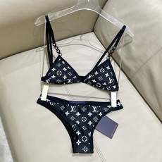 Lv比基尼😍🥰适合多种场景的游泳衣🏊♀️海边 游泳池 温泉 水上乐园 漂流都可以😌内搭也完全可以 连体 Lv比基尼😍🥰适合多种场景的游泳衣🏊♀️海边 游泳池 温泉 水上乐园 漂流都可以😌内搭也完全可以 连体