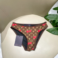 Lv比基尼😍🥰适合多种场景的游泳衣🏊♀️海边 游泳池 温泉 水上乐园 漂流都可以😌内搭也完全可以 连体 Lv比基尼😍🥰适合多种场景的游泳衣🏊♀️海边 游泳池 温泉 水上乐园 漂流都可以😌内搭也完全可以 连体