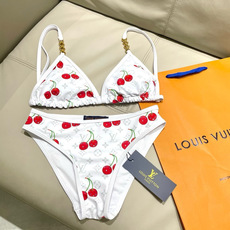 Lv比基尼😍🥰适合多种场景的游泳衣🏊♀️海边 游泳池 温泉 水上乐园 漂流都可以😌内搭也完全可以 连体 Lv比基尼😍🥰适合多种场景的游泳衣🏊♀️海边 游泳池 温泉 水上乐园 漂流都可以😌内搭也完全可以 连体