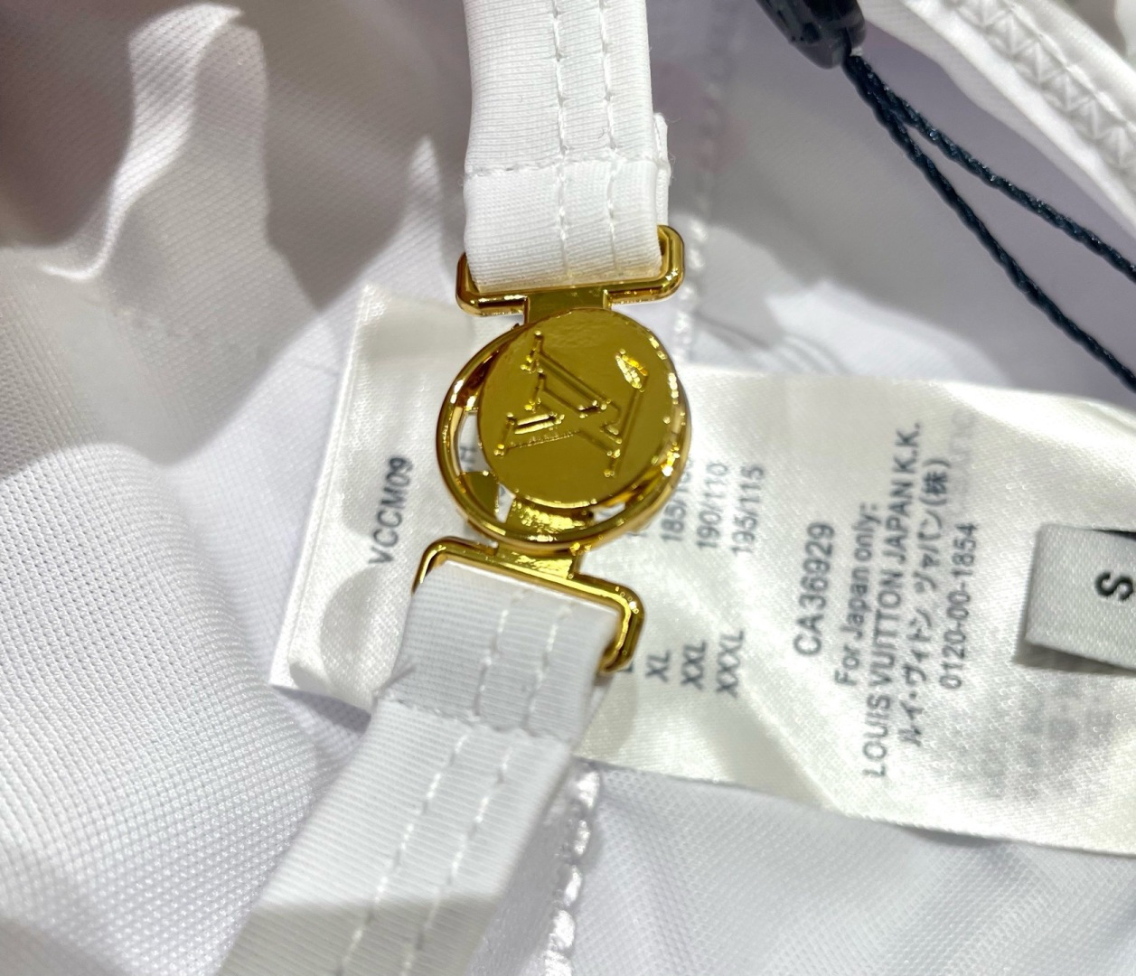 Lv官网新款气质风连体泳衣 😍🥰适合多种场景的游泳衣🏊‍♀️海边 游泳池 温泉 水上乐园 漂流都可以😌内