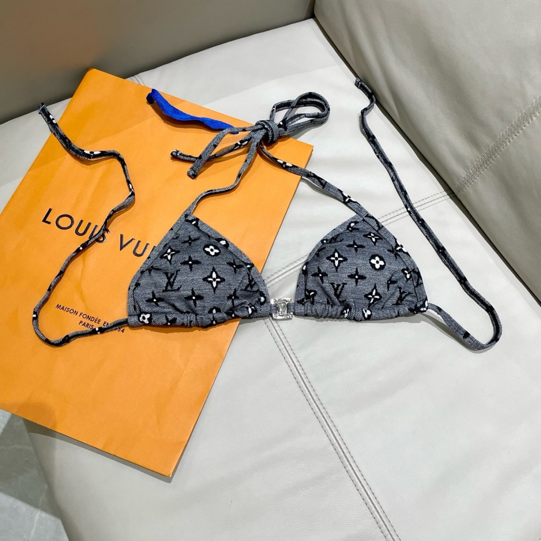 Lv比基尼😍🥰适合多种场景的游泳衣🏊‍♀️海边 游泳池 温泉 水上乐园 漂流都可以😌内搭也完全可以 连体