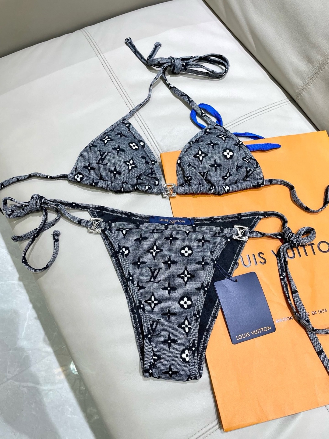 Lv比基尼😍🥰适合多种场景的游泳衣🏊‍♀️海边 游泳池 温泉 水上乐园 漂流都可以😌内搭也完全可以 连体