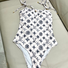 Lv官网新款气质风连体泳衣 😍🥰适合多种场景的游泳衣🏊♀️海边 游泳池 温泉 水上乐园 漂流都可以😌内 Lv官网新款气质风连体泳衣 😍🥰适合多种场景的游泳衣🏊♀️海边 游泳池 温泉 水上乐园 漂流都可以😌内