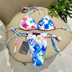 Lv比基尼😍🥰适合多种场景的游泳衣🏊♀️海边 游泳池 温泉 水上乐园 漂流都可以😌内搭也完全可以 连体 Lv比基尼😍🥰适合多种场景的游泳衣🏊♀️海边 游泳池 温泉 水上乐园 漂流都可以😌内搭也完全可以 连体
