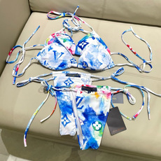 Lv比基尼😍🥰适合多种场景的游泳衣🏊♀️海边 游泳池 温泉 水上乐园 漂流都可以😌内搭也完全可以 连体 Lv比基尼😍🥰适合多种场景的游泳衣🏊♀️海边 游泳池 温泉 水上乐园 漂流都可以😌内搭也完全可以 连体