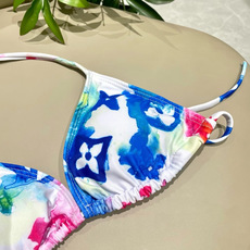 Lv比基尼😍🥰适合多种场景的游泳衣🏊♀️海边 游泳池 温泉 水上乐园 漂流都可以😌内搭也完全可以 连体 Lv比基尼😍🥰适合多种场景的游泳衣🏊♀️海边 游泳池 温泉 水上乐园 漂流都可以😌内搭也完全可以 连体