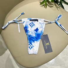 Lv比基尼😍🥰适合多种场景的游泳衣🏊♀️海边 游泳池 温泉 水上乐园 漂流都可以😌内搭也完全可以 连体 Lv比基尼😍🥰适合多种场景的游泳衣🏊♀️海边 游泳池 温泉 水上乐园 漂流都可以😌内搭也完全可以 连体