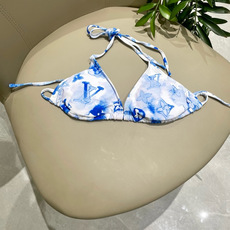 Lv比基尼😍🥰适合多种场景的游泳衣🏊♀️海边 游泳池 温泉 水上乐园 漂流都可以😌内搭也完全可以 连体 Lv比基尼😍🥰适合多种场景的游泳衣🏊♀️海边 游泳池 温泉 水上乐园 漂流都可以😌内搭也完全可以 连体