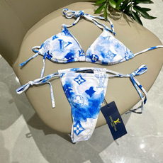 Lv比基尼😍🥰适合多种场景的游泳衣🏊♀️海边 游泳池 温泉 水上乐园 漂流都可以😌内搭也完全可以 连体 Lv比基尼😍🥰适合多种场景的游泳衣🏊♀️海边 游泳池 温泉 水上乐园 漂流都可以😌内搭也完全可以 连体