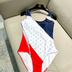 Lv连体😍🥰适合多种场景的游泳衣🏊♀️海边 游泳池 温泉 水上乐园 漂流都可以😌内搭也完全可以 连体设 Lv连体😍🥰适合多种场景的游泳衣🏊♀️海边 游泳池 温泉 水上乐园 漂流都可以😌内搭也完全可以 连体设