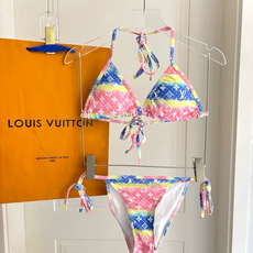 Lv比基尼😍🥰适合多种场景的游泳衣🏊♀️海边 游泳池 温泉 水上乐园 漂流都可以😌内搭也完全可以 连体 Lv比基尼😍🥰适合多种场景的游泳衣🏊♀️海边 游泳池 温泉 水上乐园 漂流都可以😌内搭也完全可以 连体