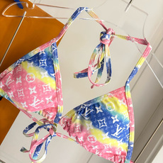 Lv比基尼😍🥰适合多种场景的游泳衣🏊♀️海边 游泳池 温泉 水上乐园 漂流都可以😌内搭也完全可以 连体 Lv比基尼😍🥰适合多种场景的游泳衣🏊♀️海边 游泳池 温泉 水上乐园 漂流都可以😌内搭也完全可以 连体