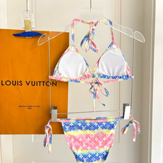 Lv比基尼😍🥰适合多种场景的游泳衣🏊♀️海边 游泳池 温泉 水上乐园 漂流都可以😌内搭也完全可以 连体 Lv比基尼😍🥰适合多种场景的游泳衣🏊♀️海边 游泳池 温泉 水上乐园 漂流都可以😌内搭也完全可以 连体